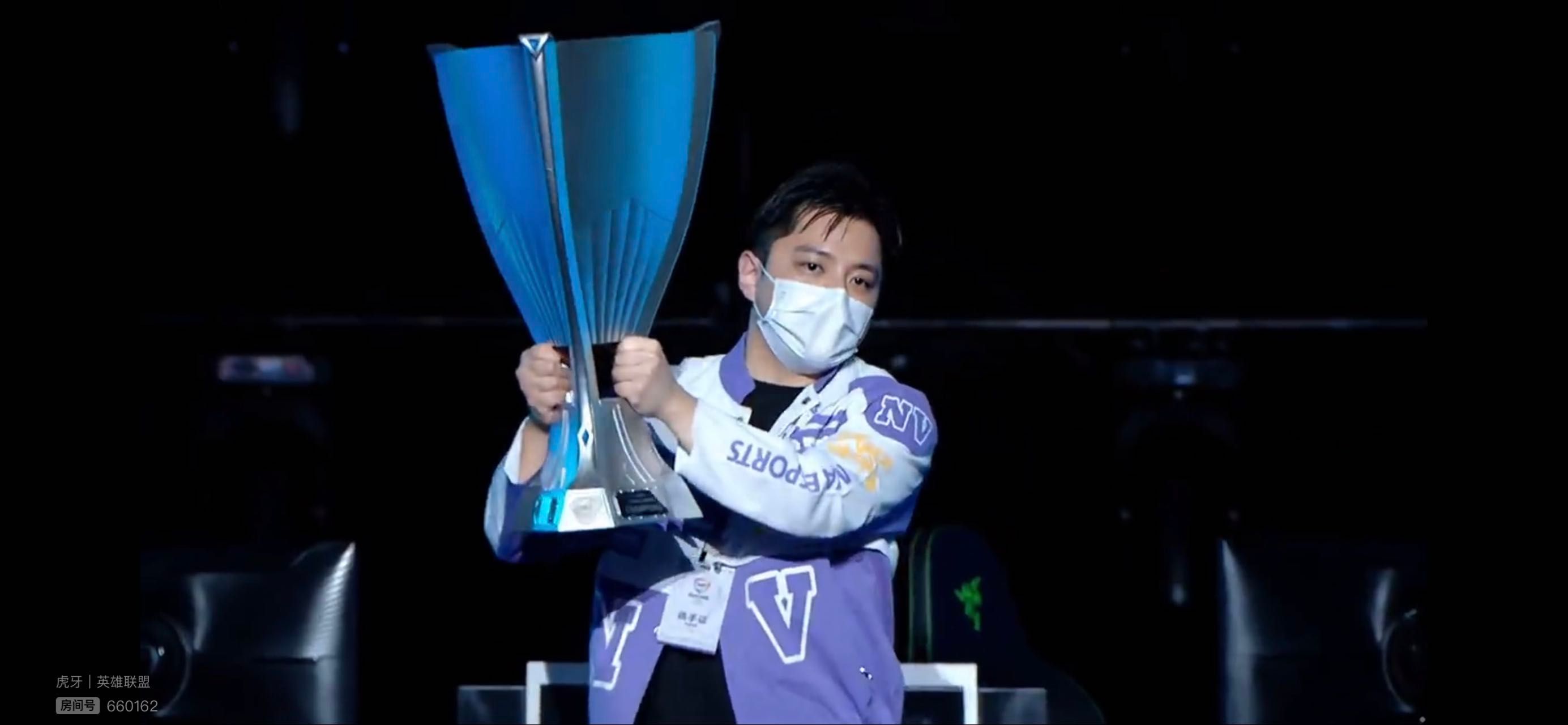 Nova Esport Ronnie for winning the FIFA22 championship at the 2022 NEST Grand Finals